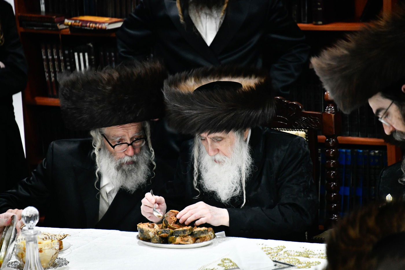 האדמו"ר ממחנובקא בעלזא בטיש אסתר