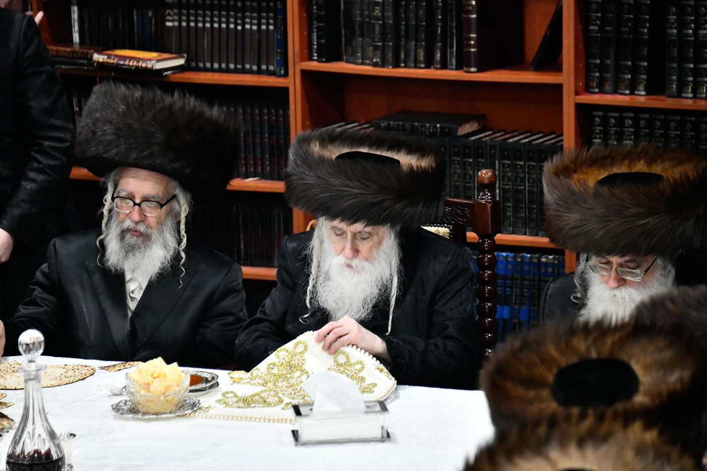 האדמו"ר ממחנובקא בעלזא בטיש אסתר