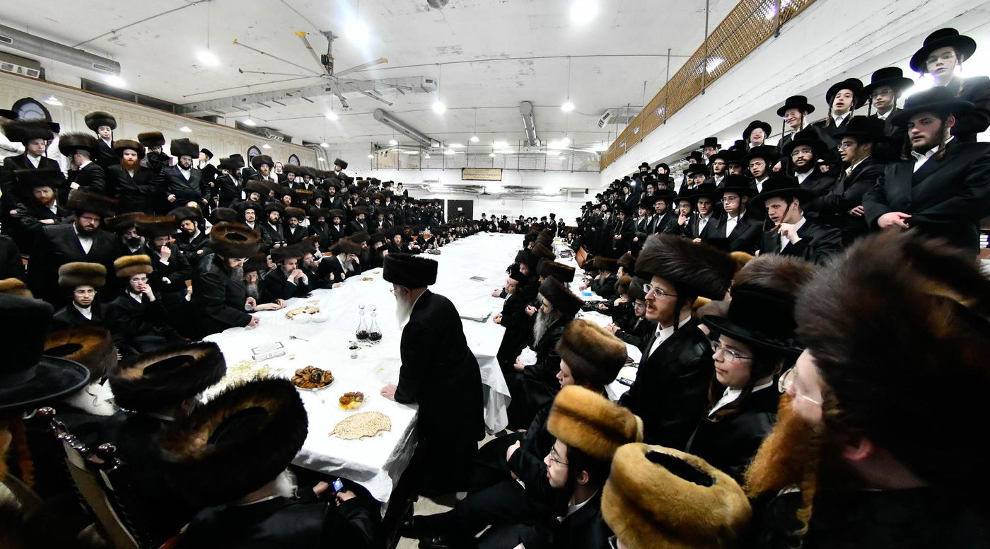 האדמו"ר ממחנובקא בעלזא בטיש אסתר