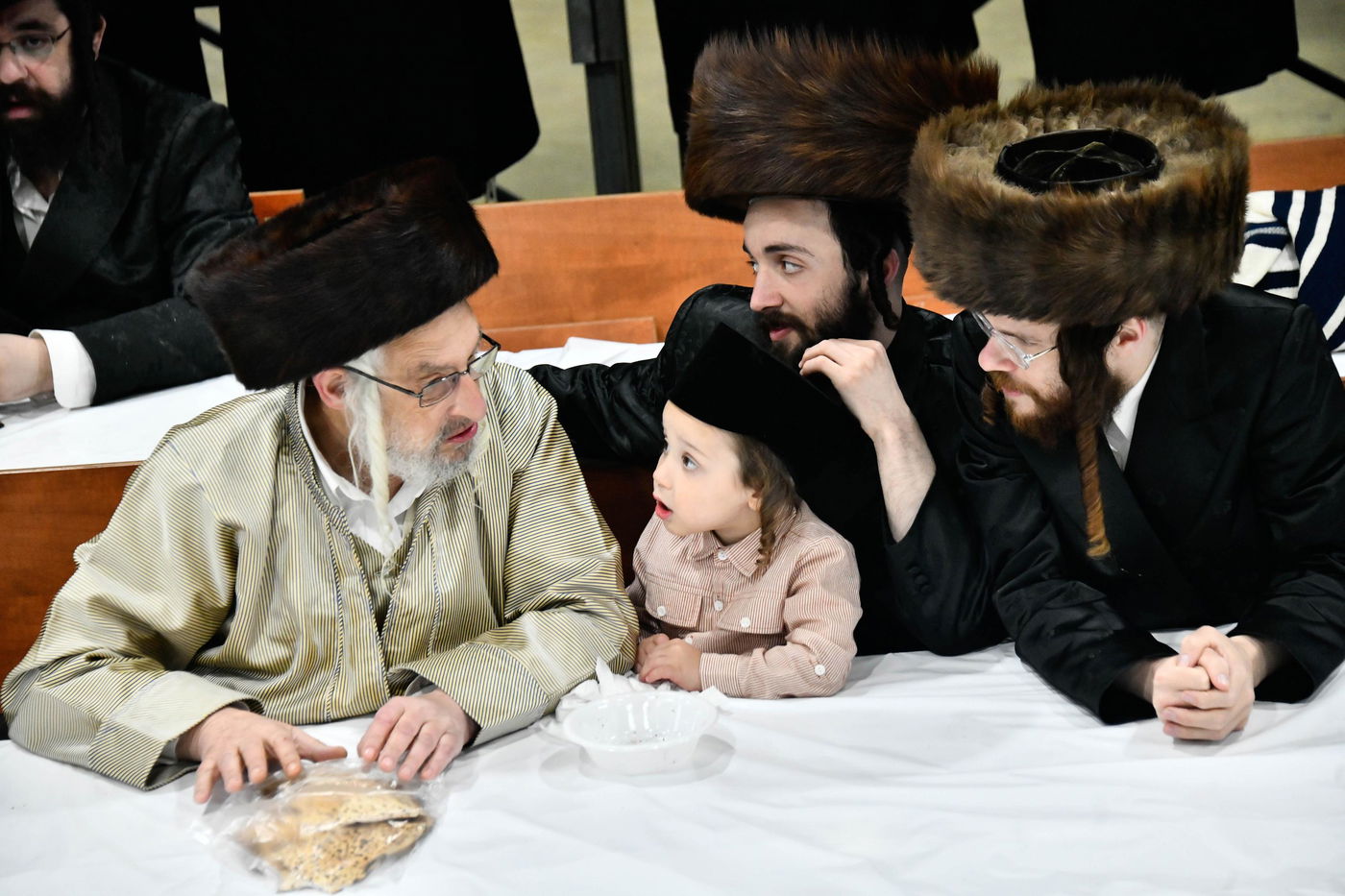 האדמו"ר ממחנובקא בעלזא בטיש אסתר