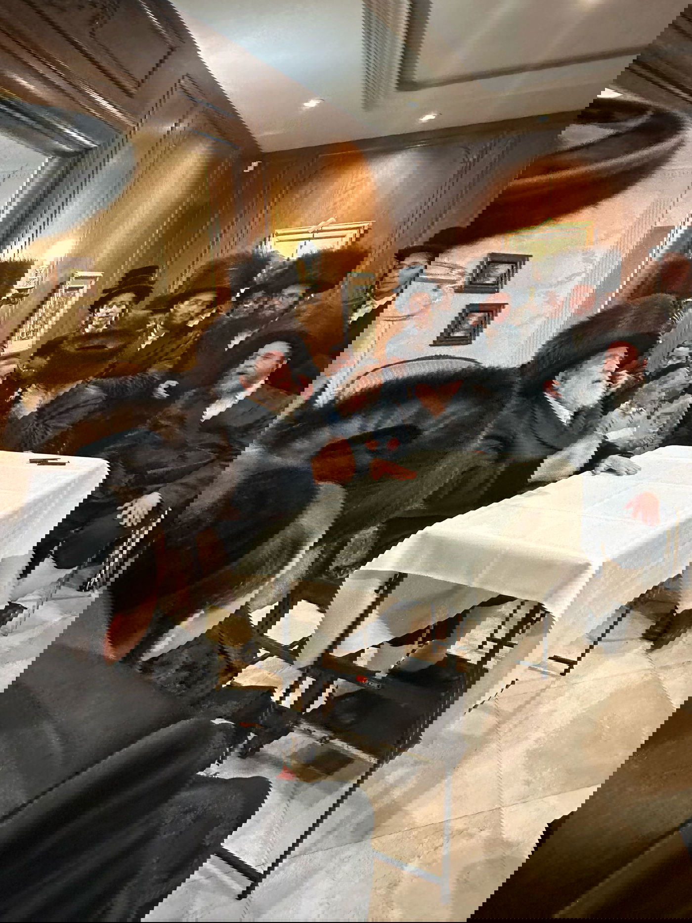 האדמו"ר מויז'ניץ בטיש חוה"מ פסח בלוס אנג'לס