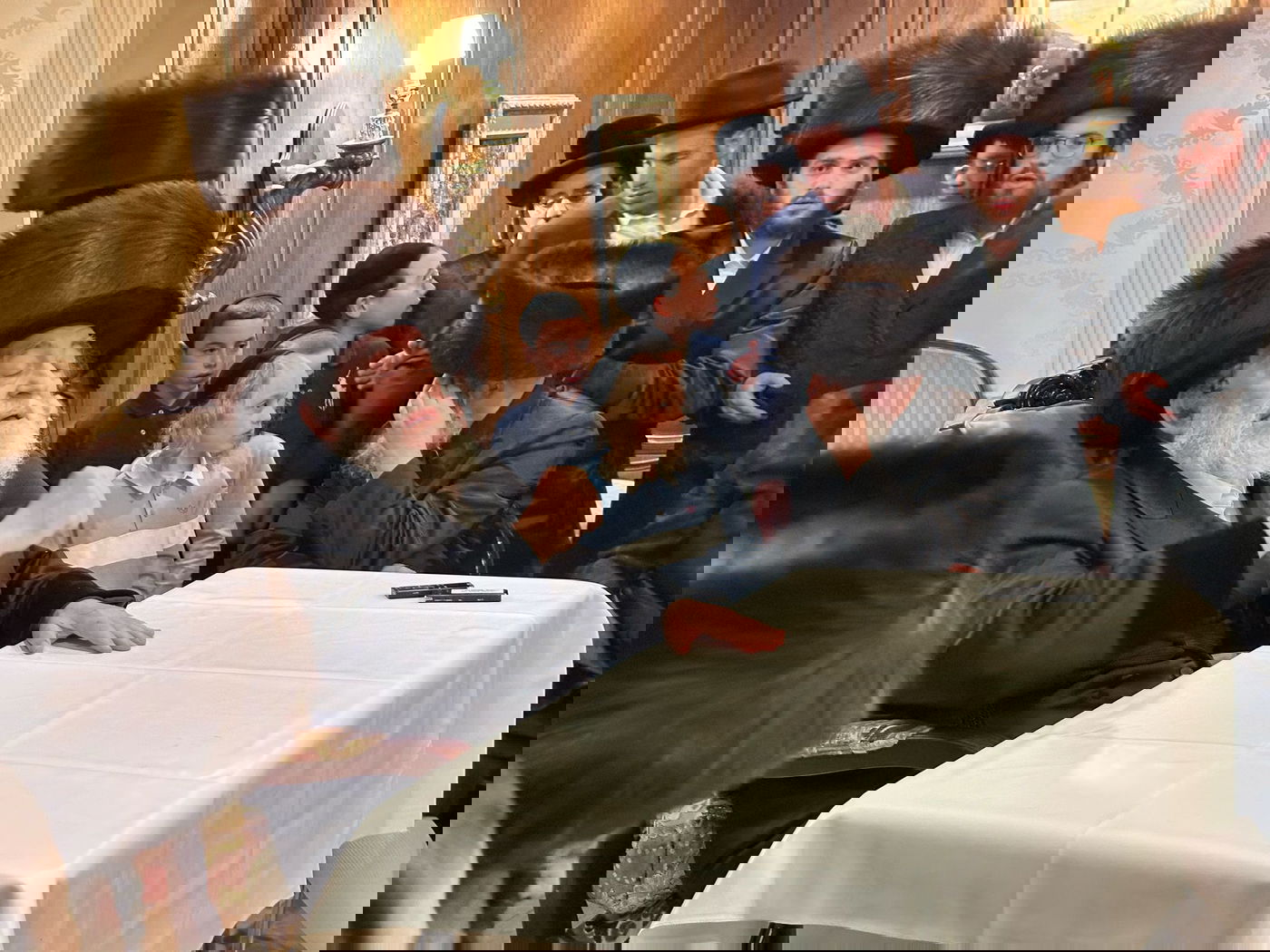 האדמו"ר מויז'ניץ בטיש חוה"מ פסח בלוס אנג'לס