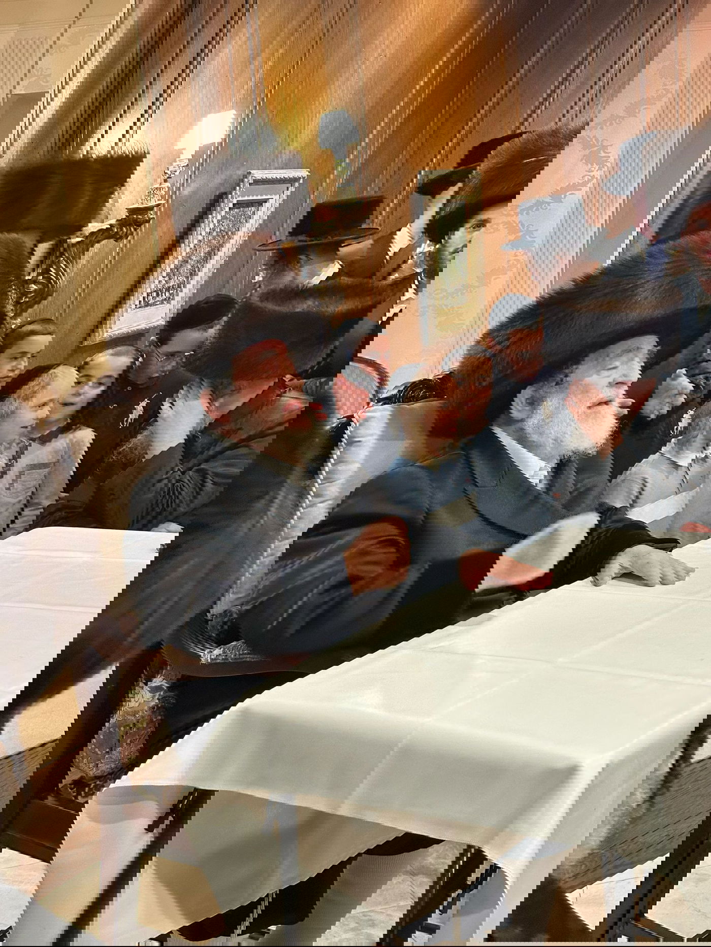 האדמו"ר מויז'ניץ בטיש חוה"מ פסח בלוס אנג'לס