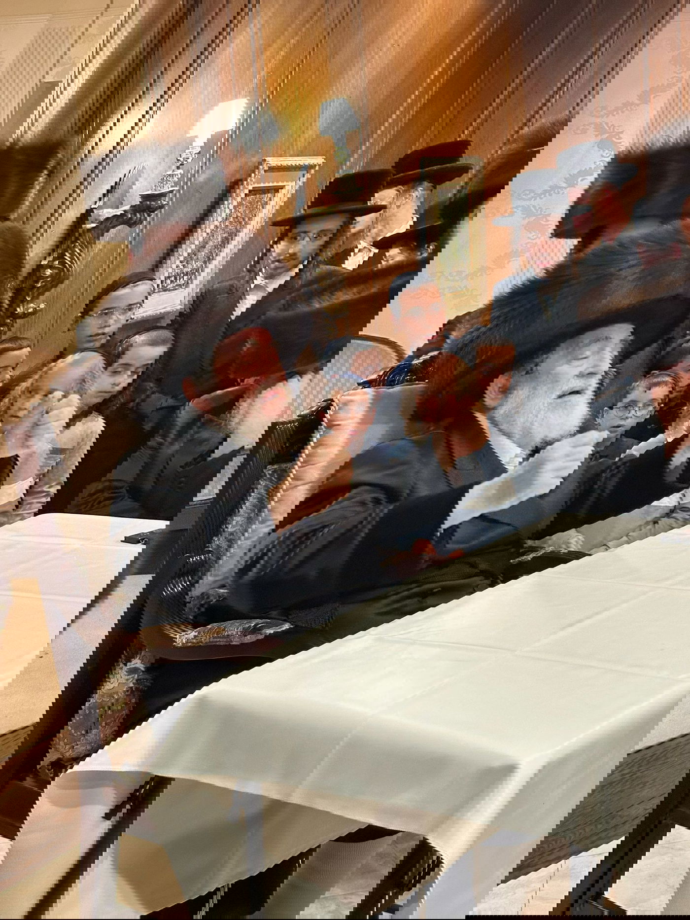 האדמו"ר מויז'ניץ בטיש חוה"מ פסח בלוס אנג'לס