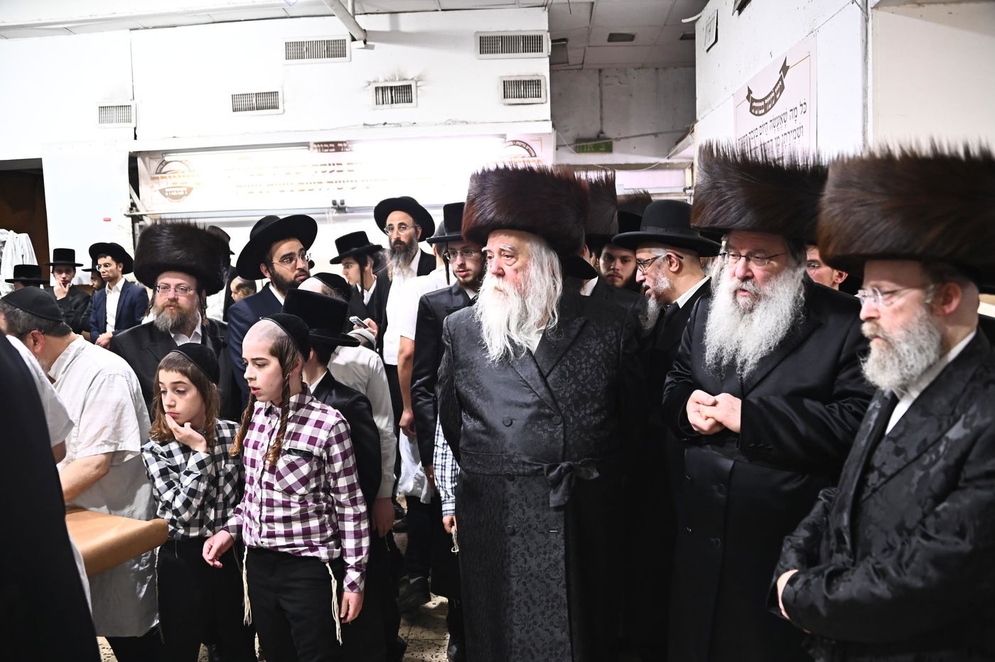 האדמו"ר מנדבורנה באפיית מצות מצווה