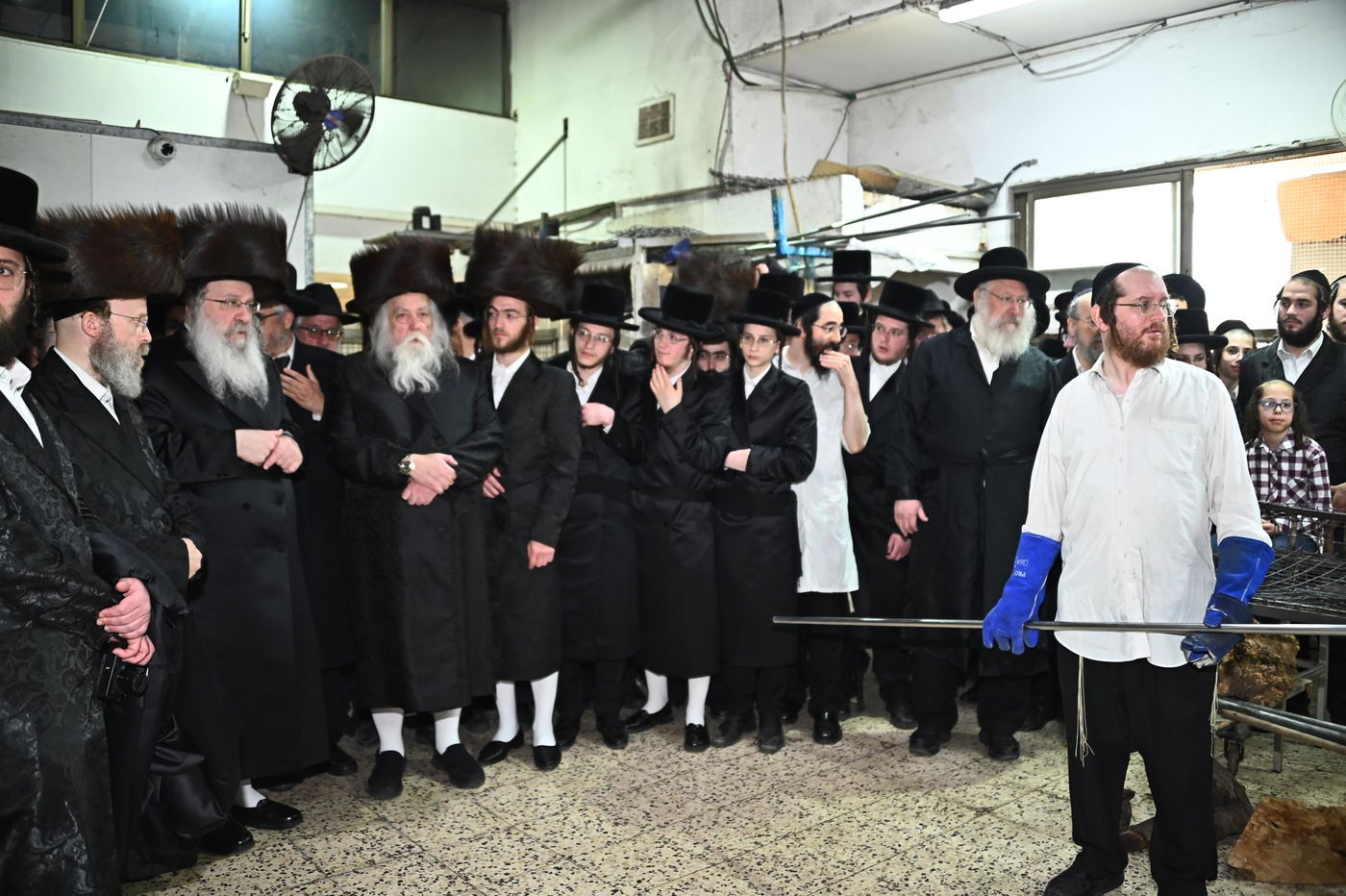 האדמו"ר מנדבורנה באפיית מצות מצווה