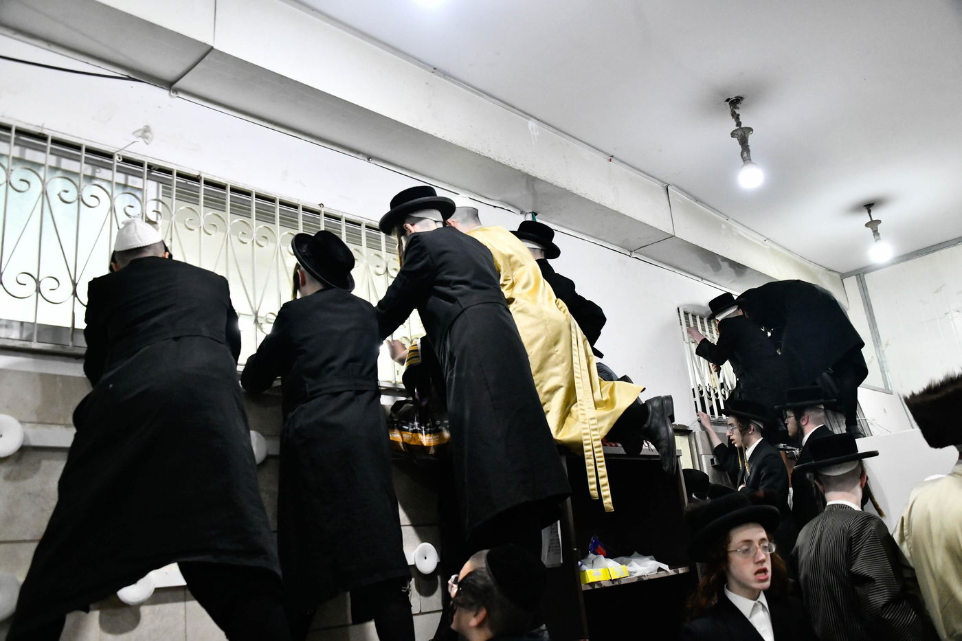 האדמו"ר מתולדות אהרן באפיית מצות מצווה