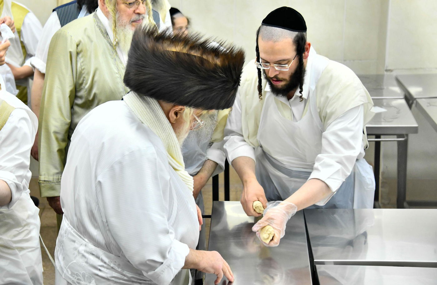 האדמו"ר מתולדות אהרן באפיית מצות מצווה