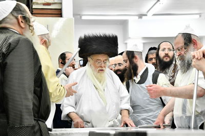 האדמו"ר מתולדות אהרן באפיית מצות מצווה