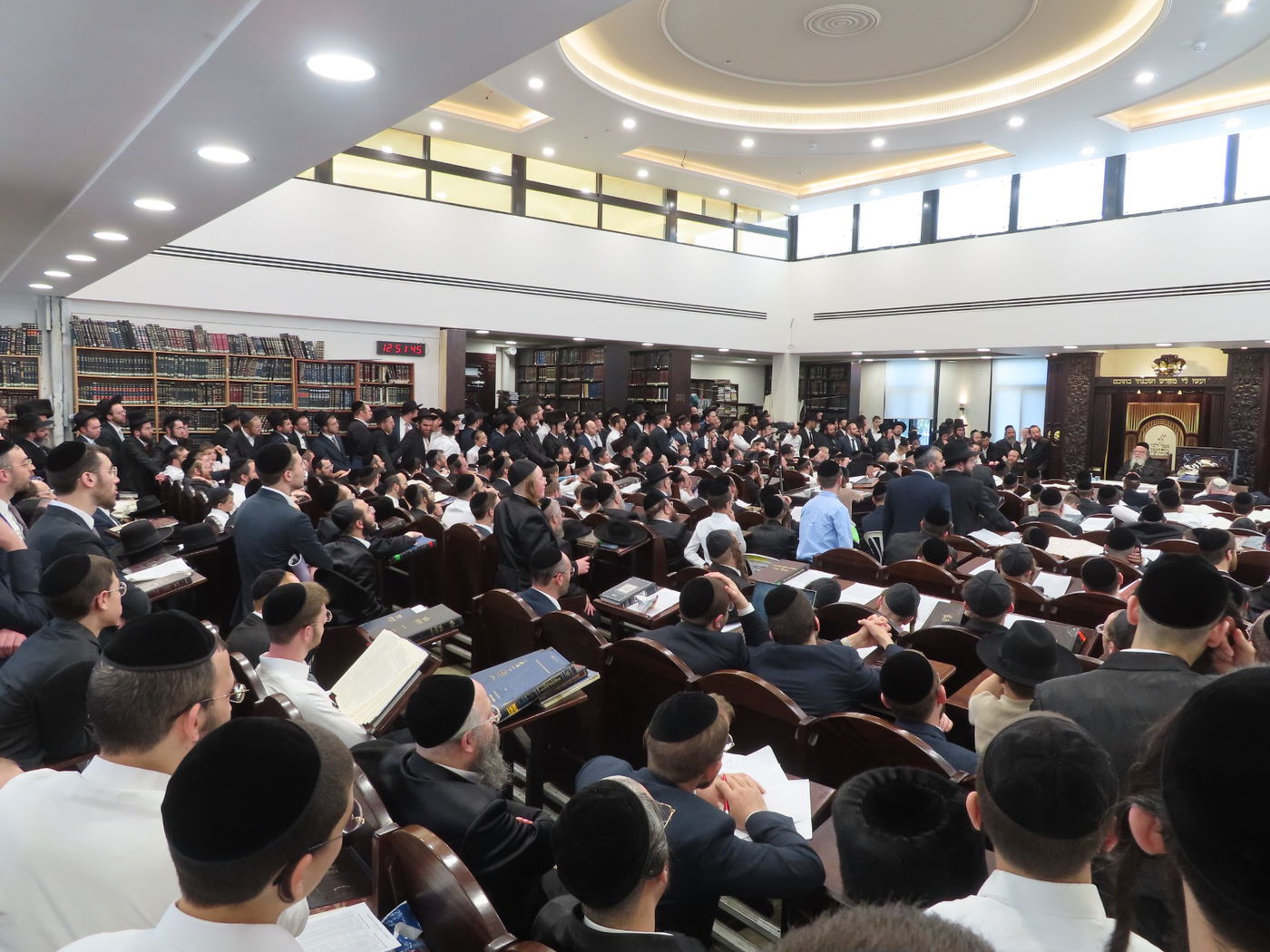 הגר"ש אלתר בשיעור חוה"מ פסח באחיסמך