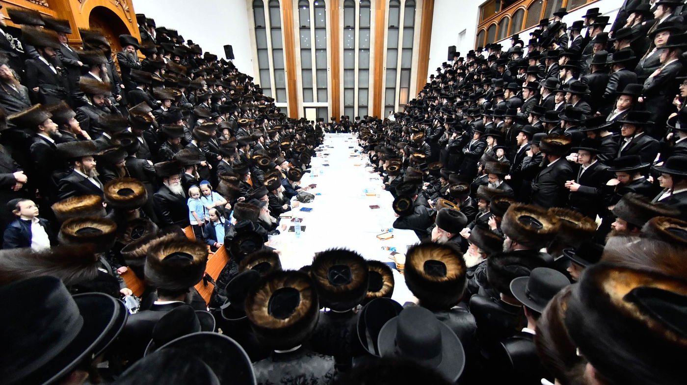 האדמו"ר מביאלה בטיש חוה"מ פסח 