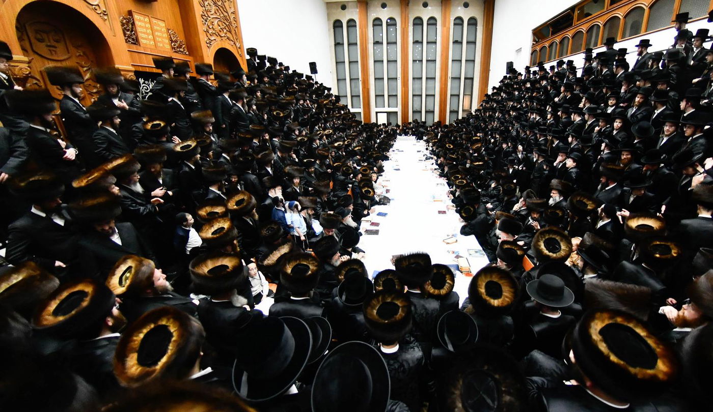 האדמו"ר מביאלה בטיש חוה"מ פסח 