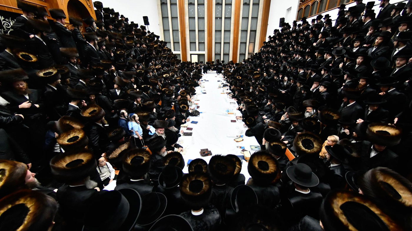 האדמו"ר מביאלה בטיש חוה"מ פסח 