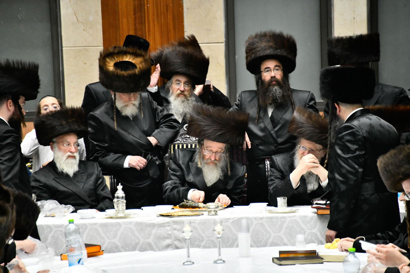 האדמו"ר מביאלה בטיש חוה"מ פסח 