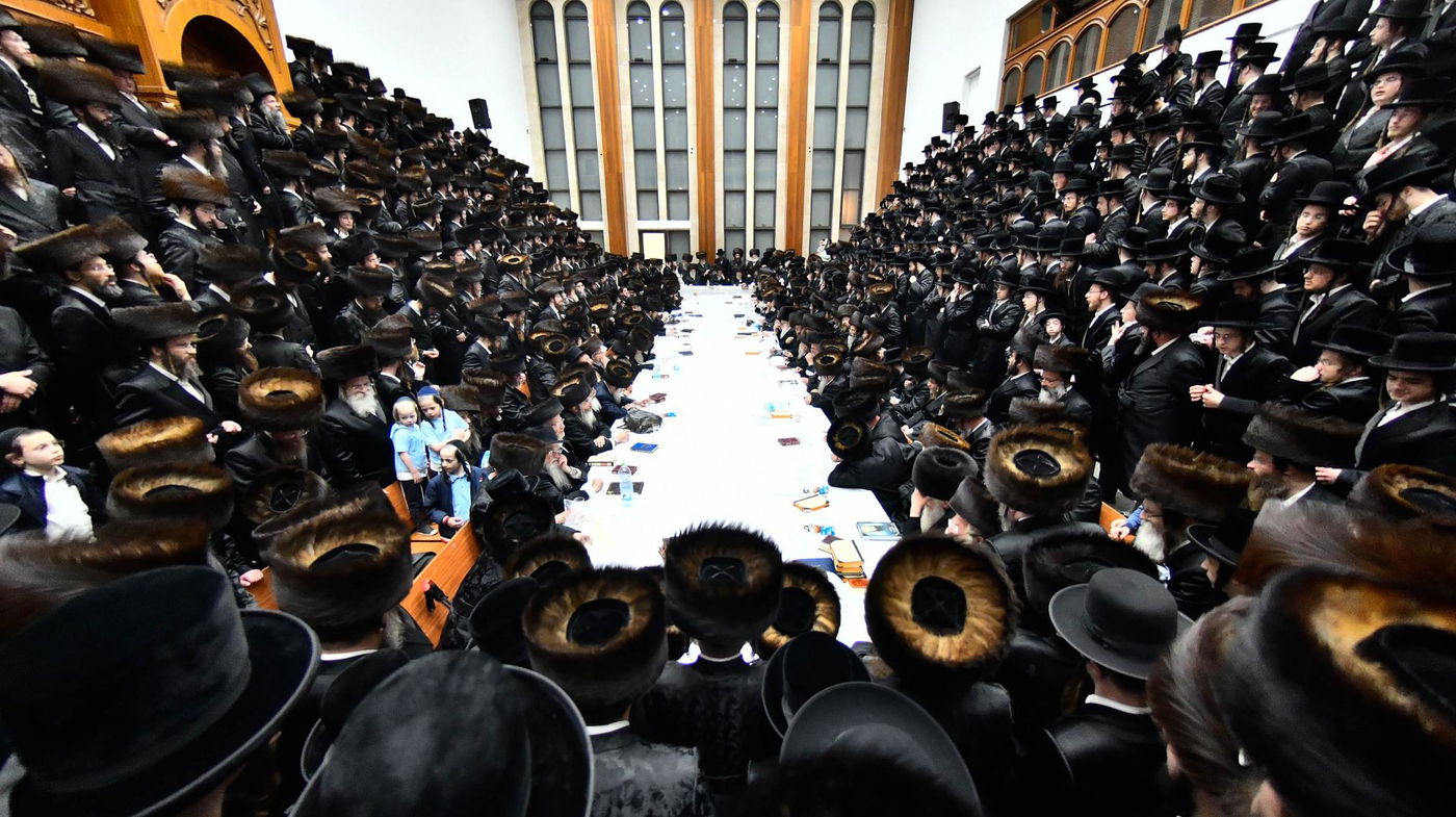 האדמו"ר מביאלה בטיש חוה"מ פסח 