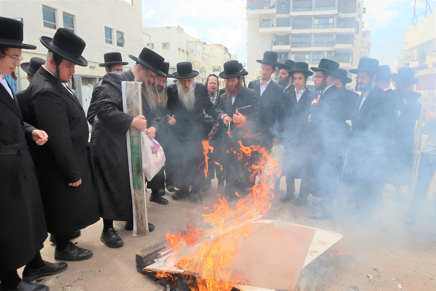 האדמו"ר מטשארנוביל בשריפת חמץ
