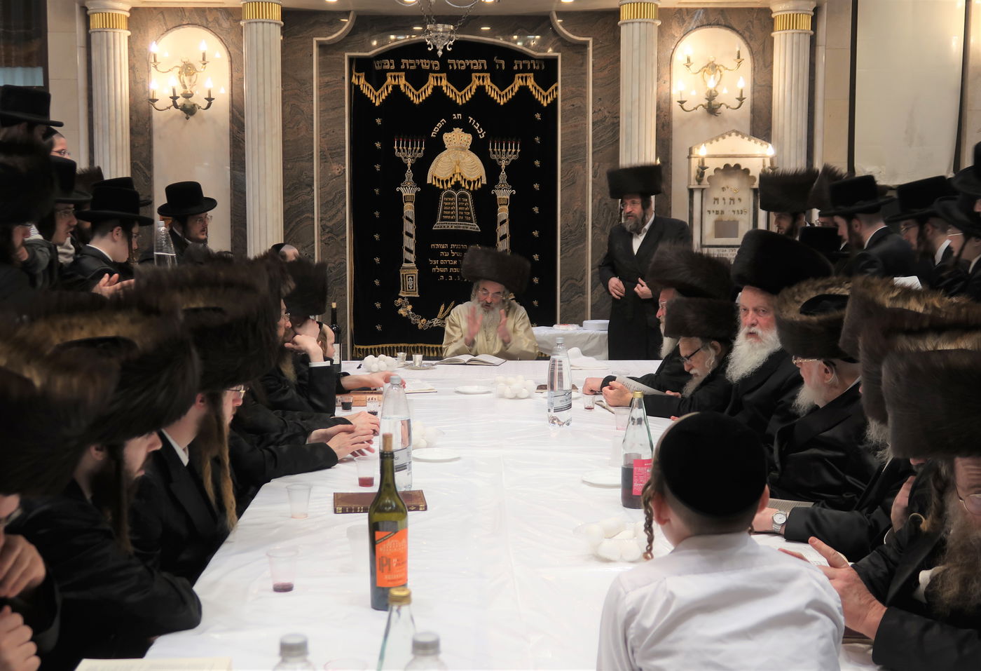 האדמו"ר מלעלוב בטיש חוה"מ פסח