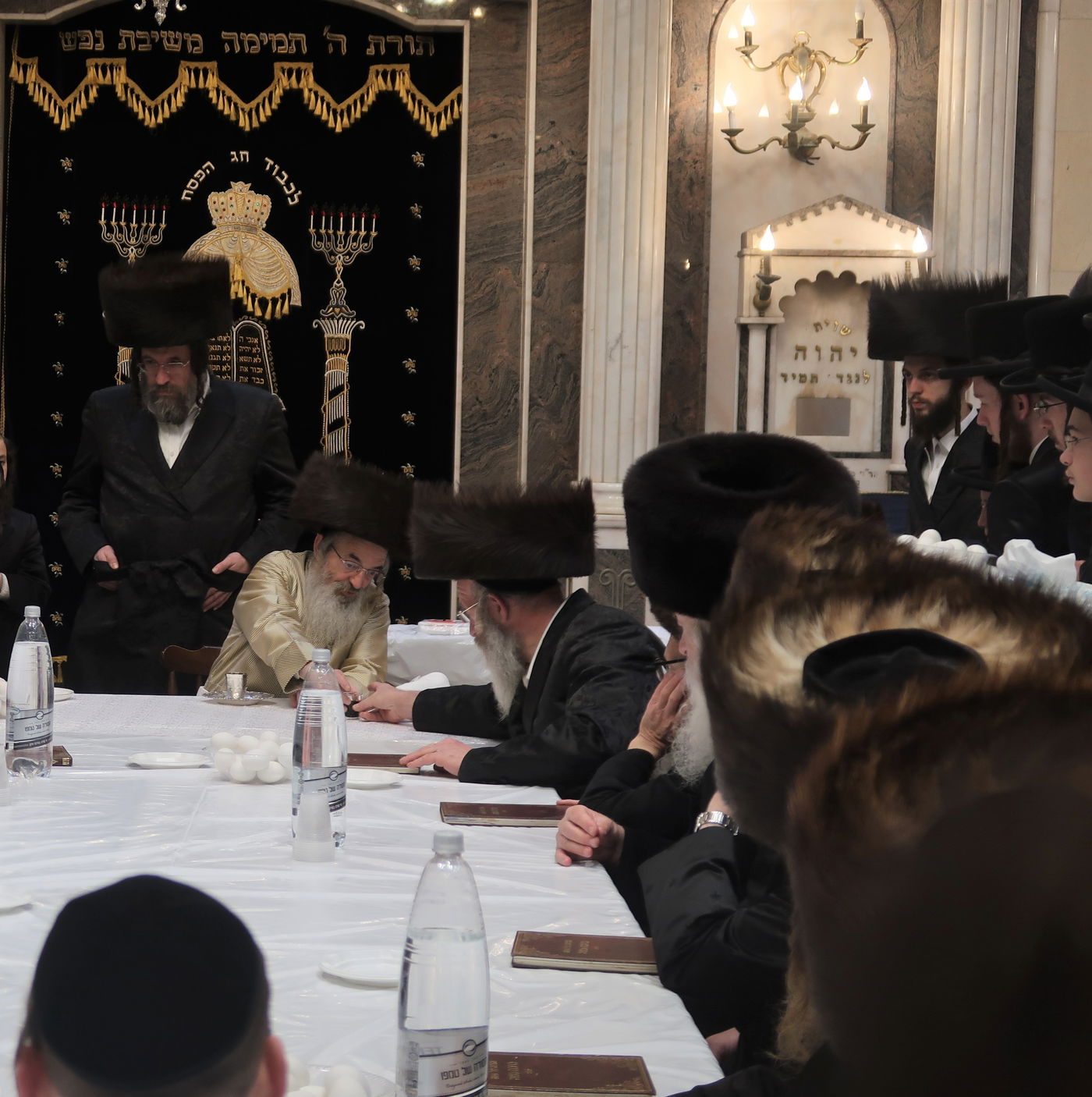 האדמו"ר מלעלוב בטיש חוה"מ פסח