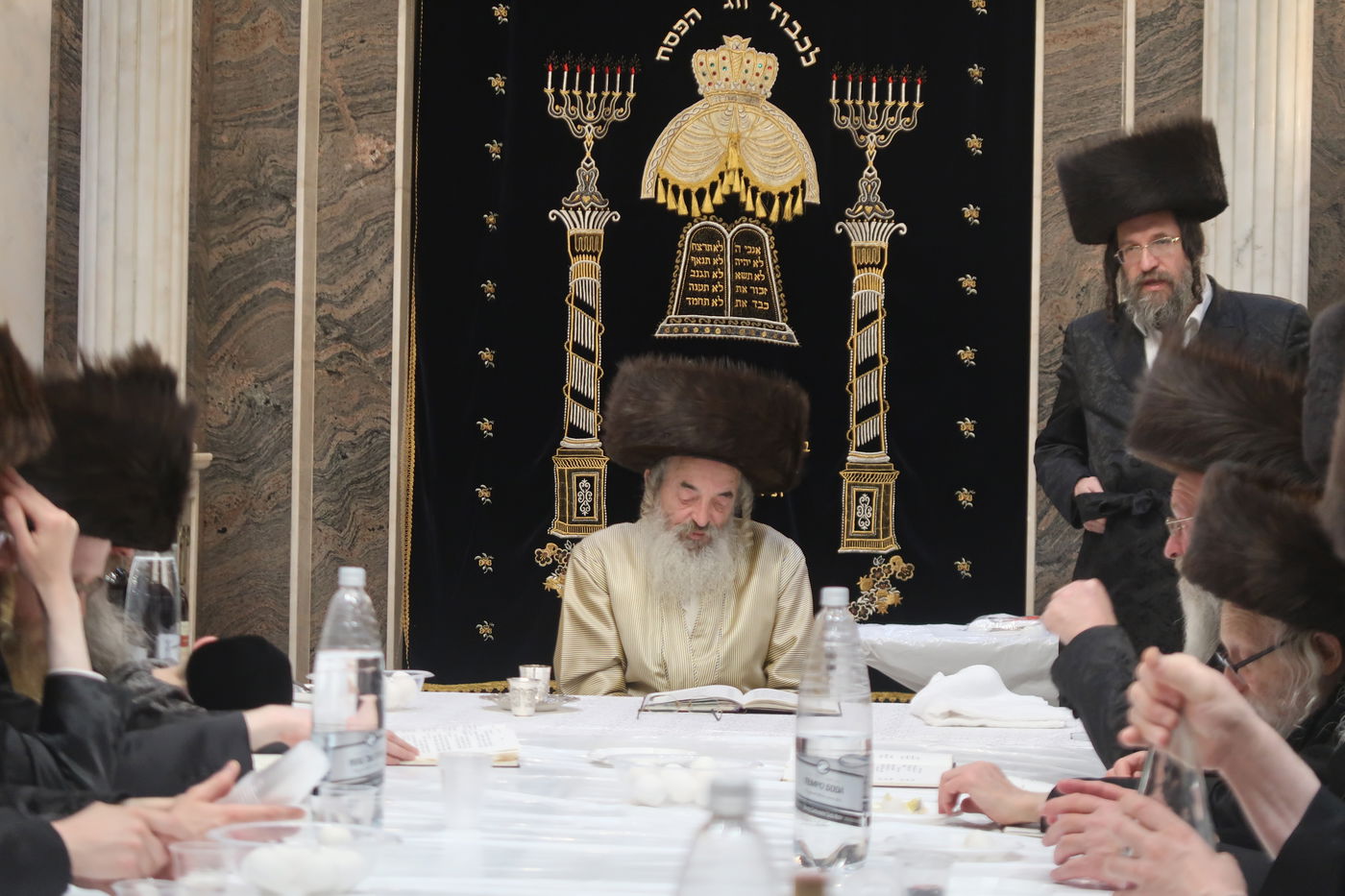 האדמו"ר מלעלוב בטיש חוה"מ פסח