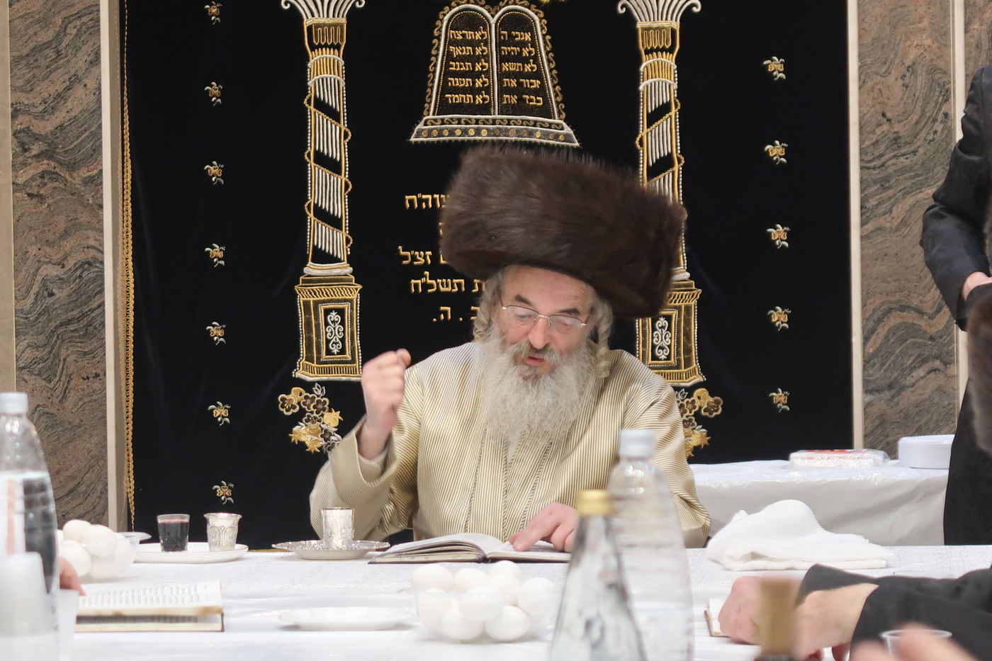 האדמו"ר מלעלוב בטיש חוה"מ פסח