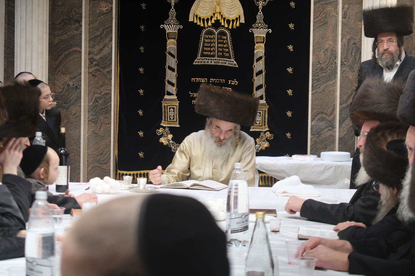 האדמו"ר מלעלוב בטיש חוה"מ פסח