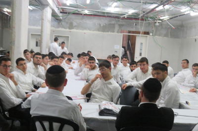 אלפי תלמידי ישיבות מטיילים בימי בין הזמנים כשהם בסכנת מעצר מיידית | אז מה עושים?