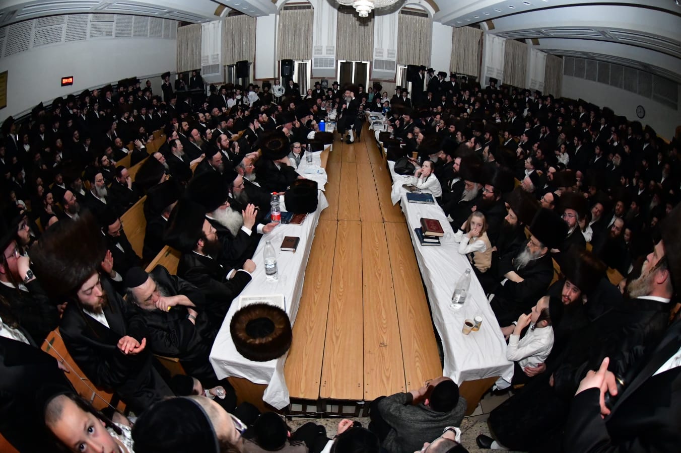 הרה"צ רבי אלימלך בידרמן בחול המועד פסח באשדוד