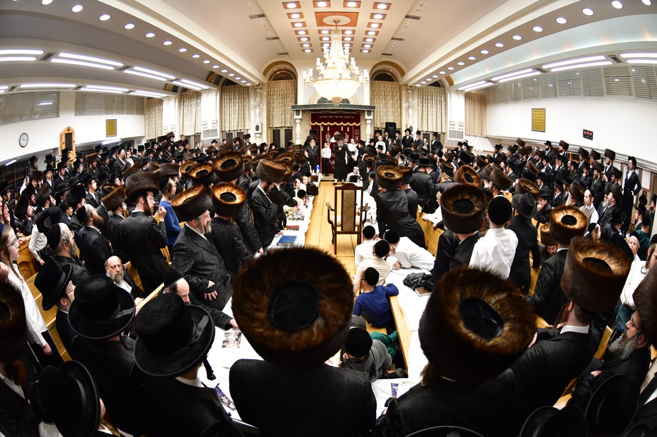 הרה"צ רבי אלימלך בידרמן בחול המועד פסח באשדוד