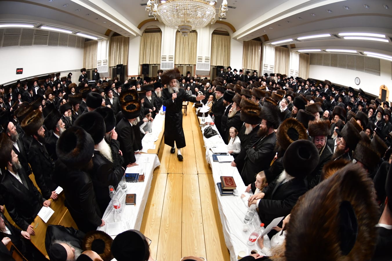 הרה"צ רבי אלימלך בידרמן בחול המועד פסח באשדוד