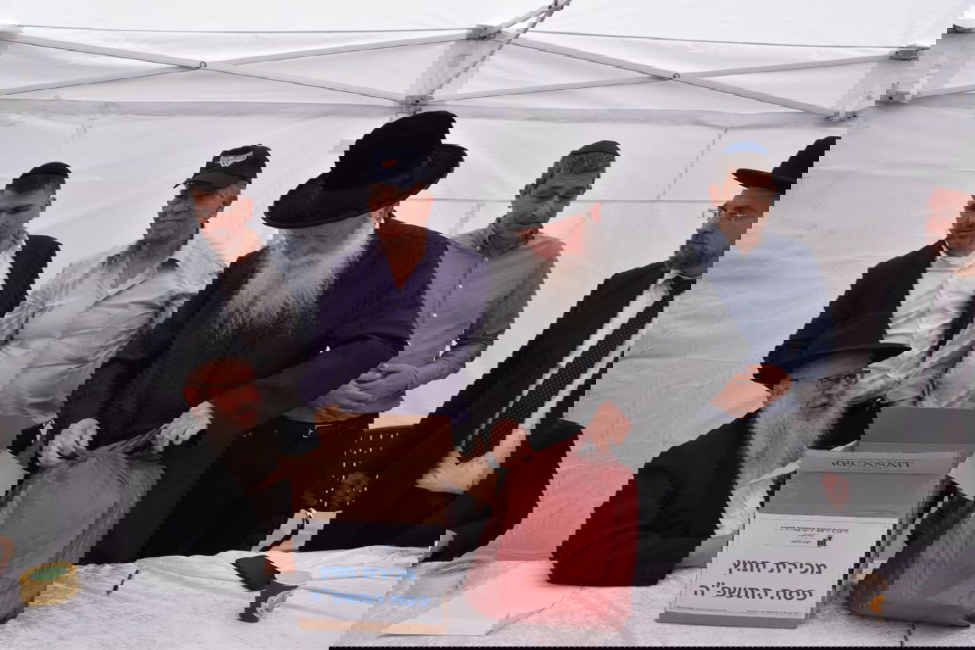 הגאון רבי יצחק דוד גרוסמן במכירת חמץ