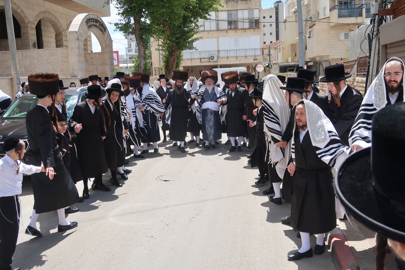 האדמו"ר מפרמישלאן בברכת האילנות