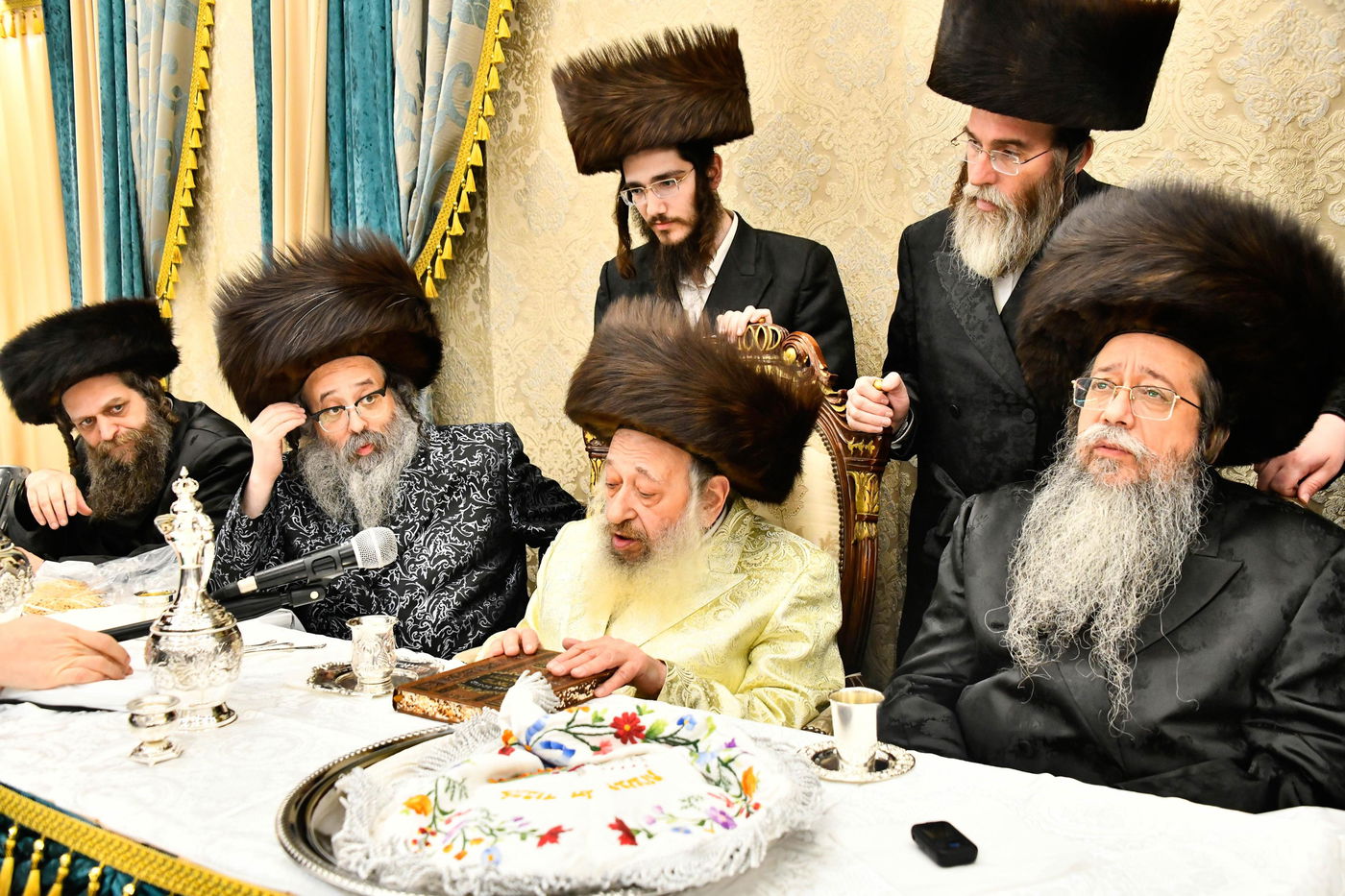 האדמו"ר מדעעש בטיש חוה"מ פסח