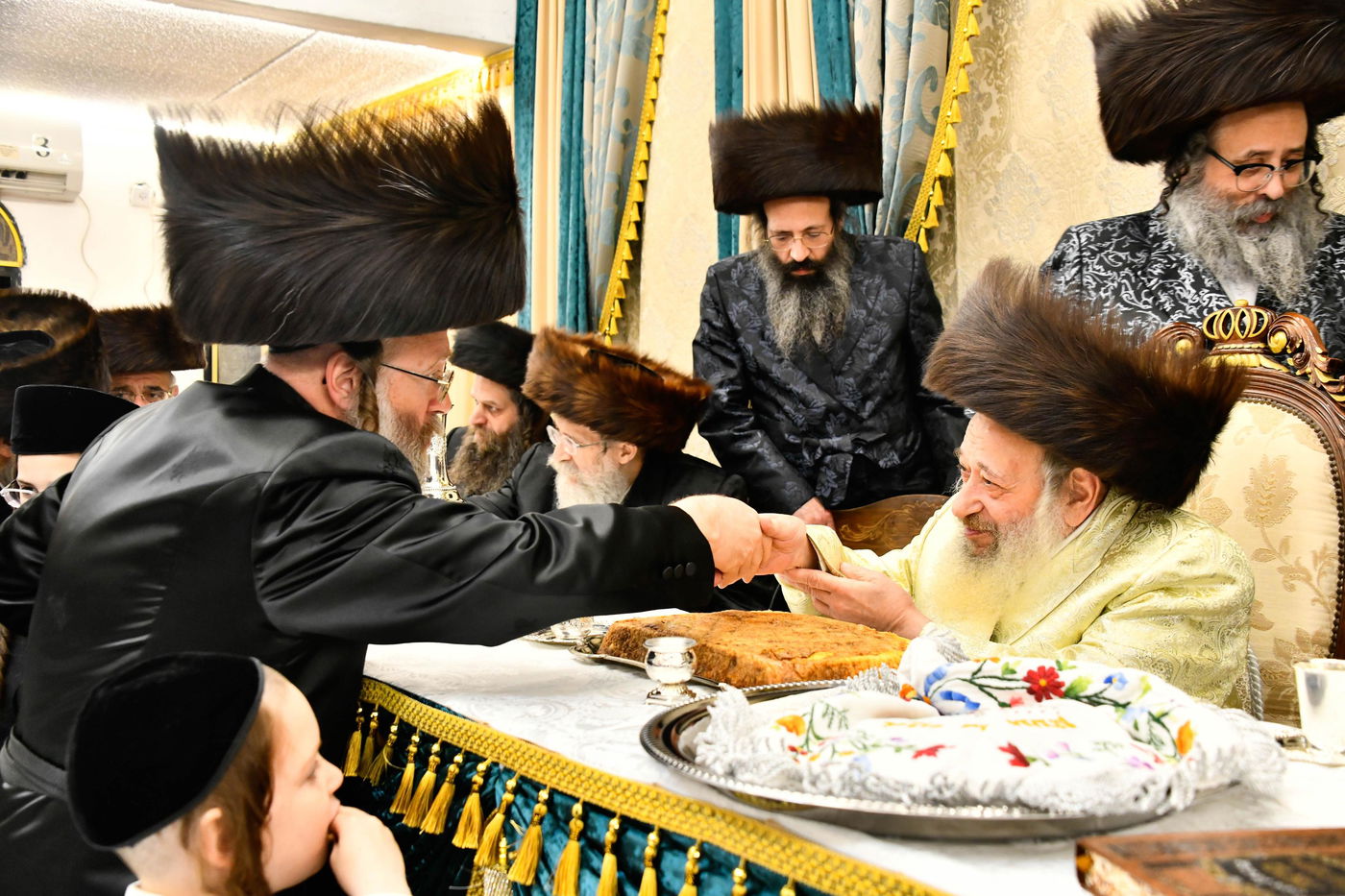 האדמו"ר מדעעש בטיש חוה"מ פסח