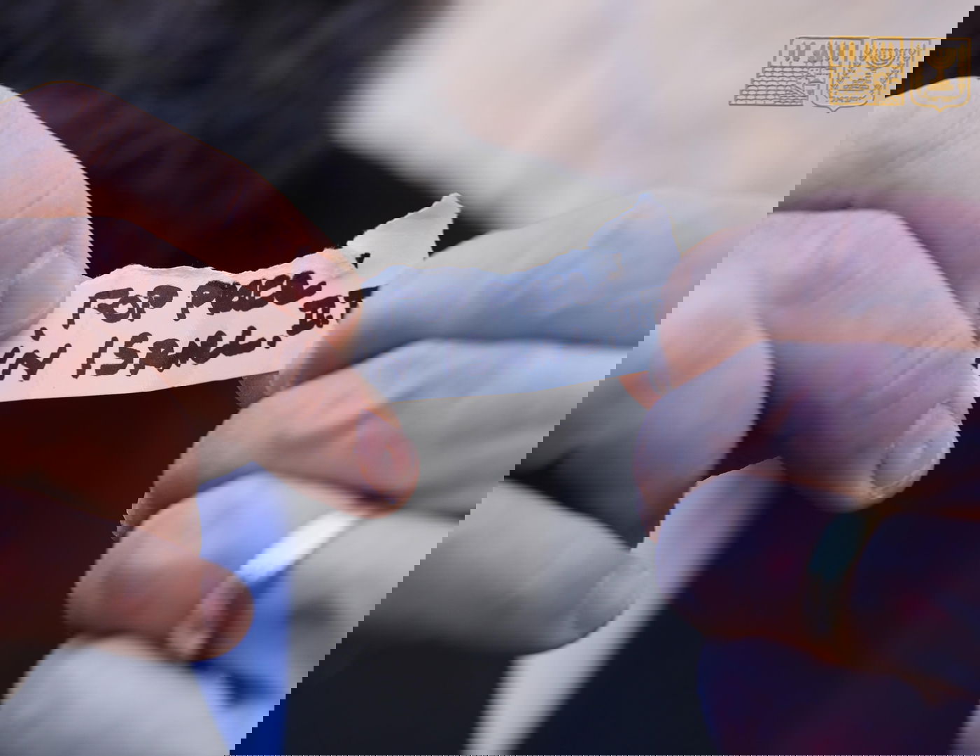 טראמפ שלח: מה כתוב בפתק שהטמין השגריר בכותל?