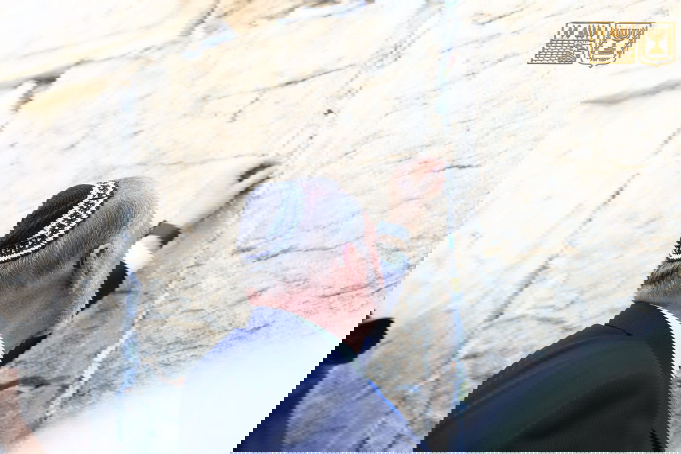 טראמפ שלח: מה כתוב בפתק שהטמין השגריר בכותל?