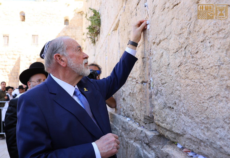 מייק האקבי