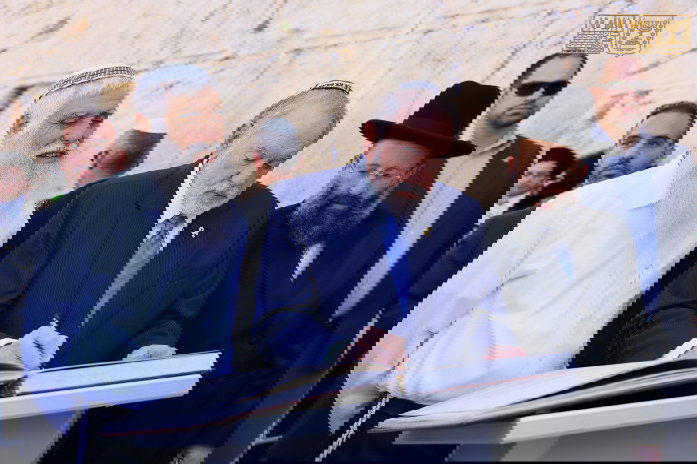 טראמפ שלח: מה כתוב בפתק שהטמין השגריר בכותל?