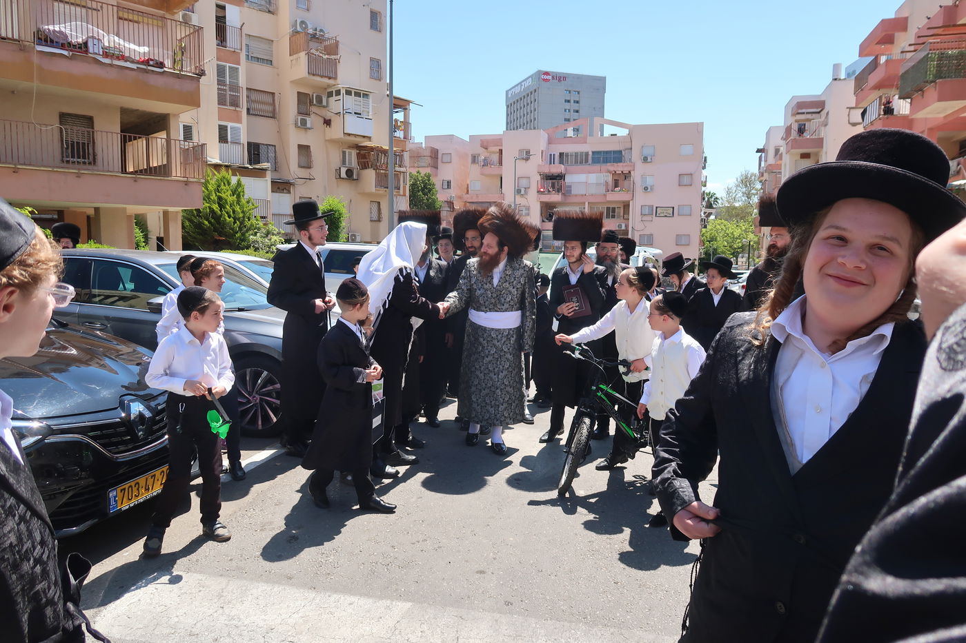 האדמו"ר ממיאלען בברכת האילנות