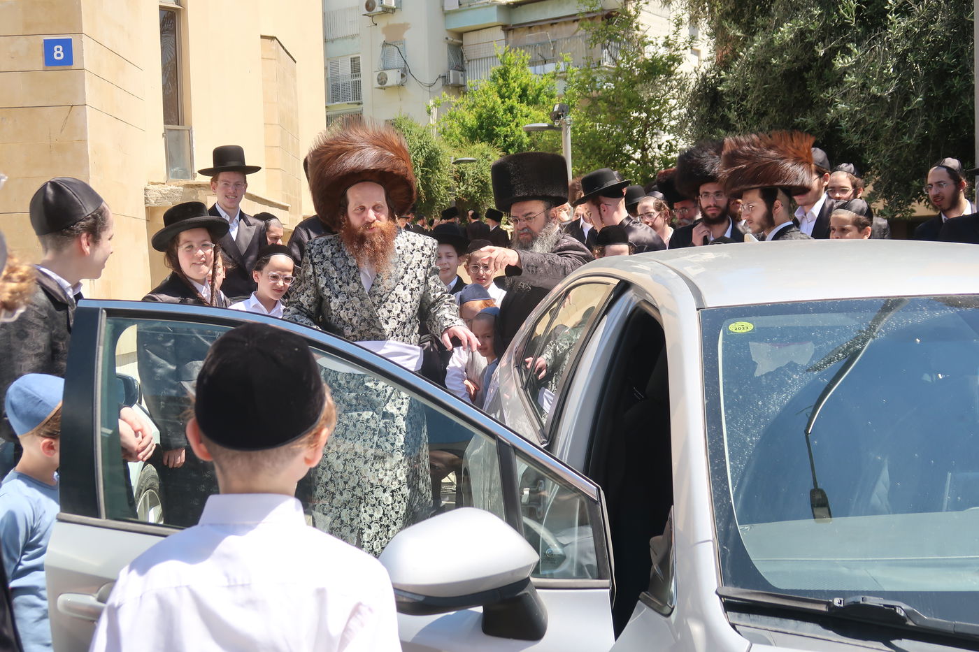 האדמו"ר ממיאלען בברכת האילנות