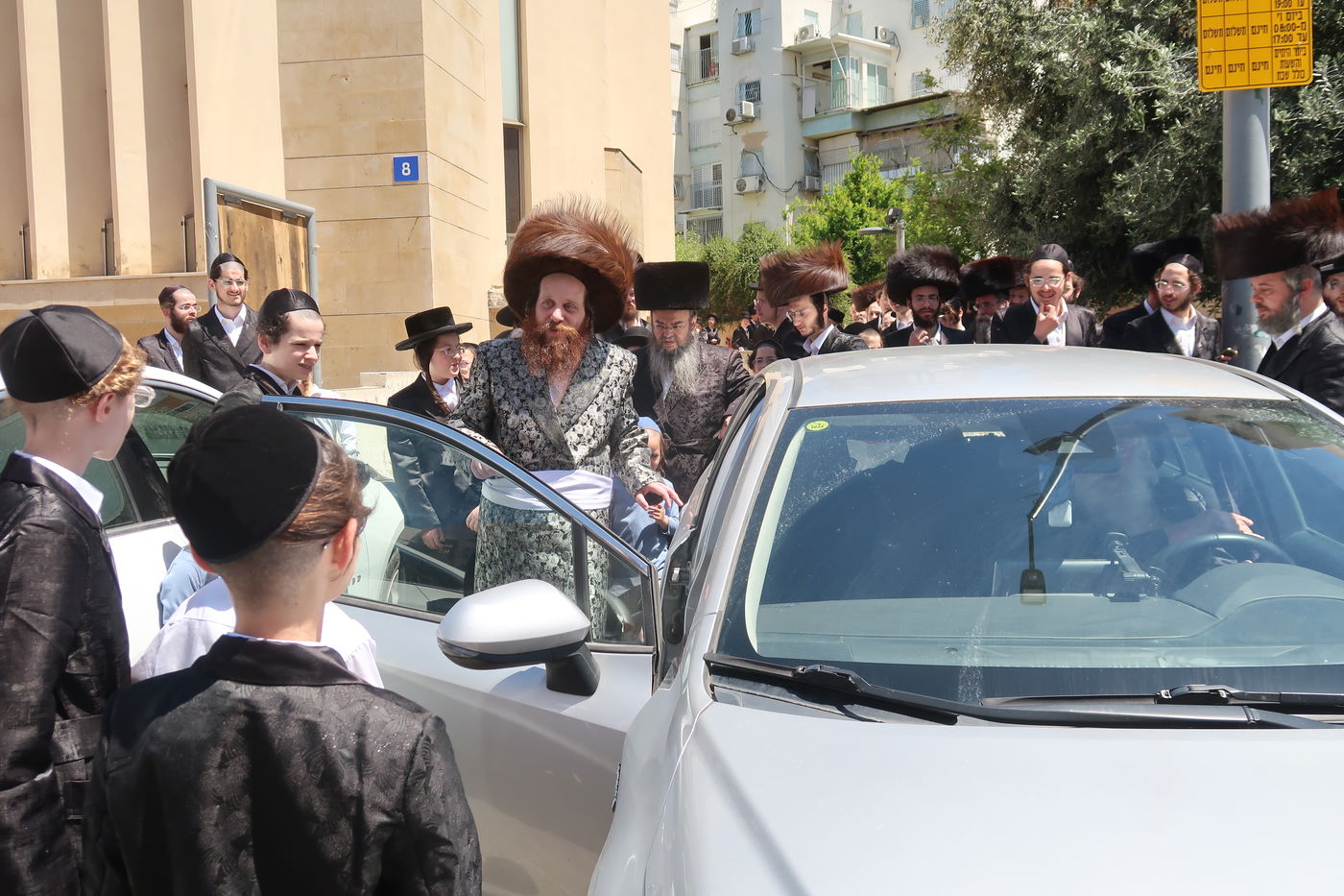 האדמו"ר ממיאלען בברכת האילנות