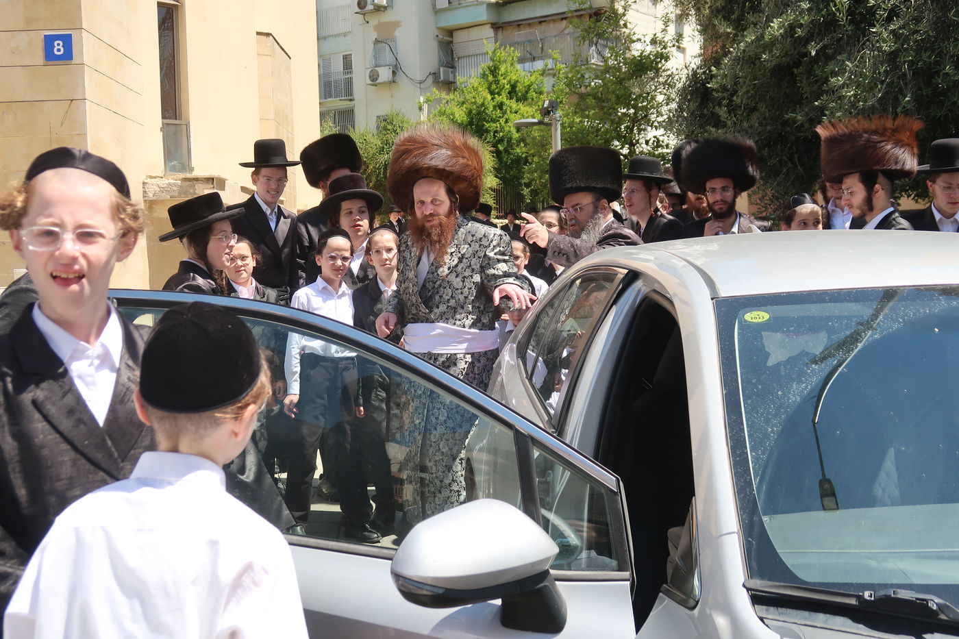 האדמו"ר ממיאלען בברכת האילנות