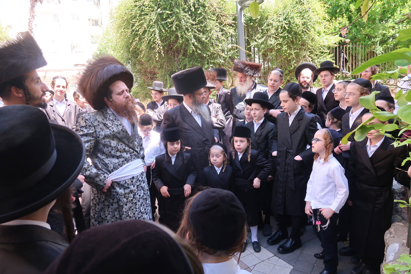 האדמו"ר ממיאלען בברכת האילנות