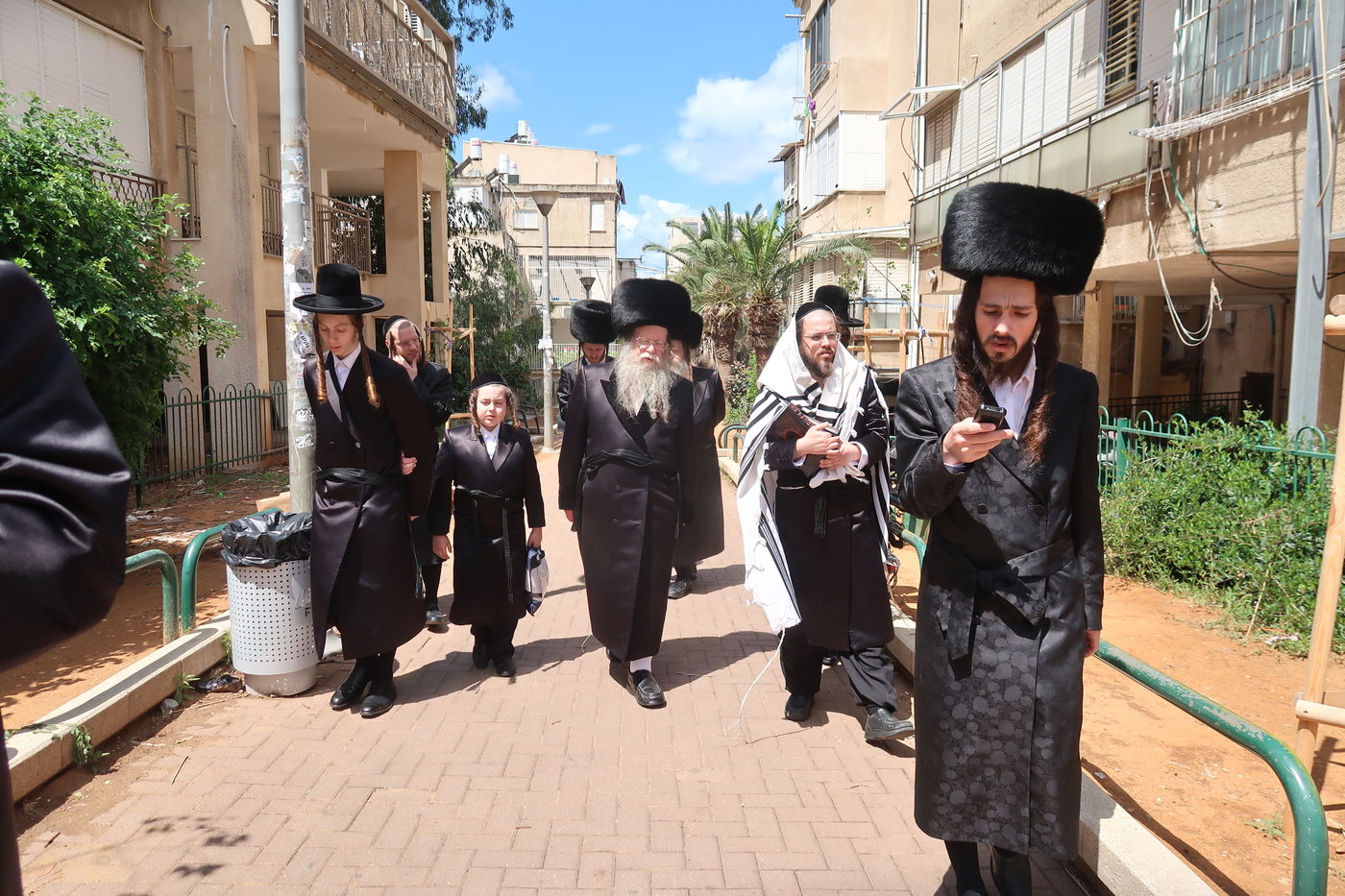האדמו"ר מקוזמיר בברכת האילנות