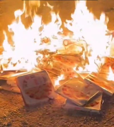 תיעוד שריפת מגשי הפיצה בחול המועד