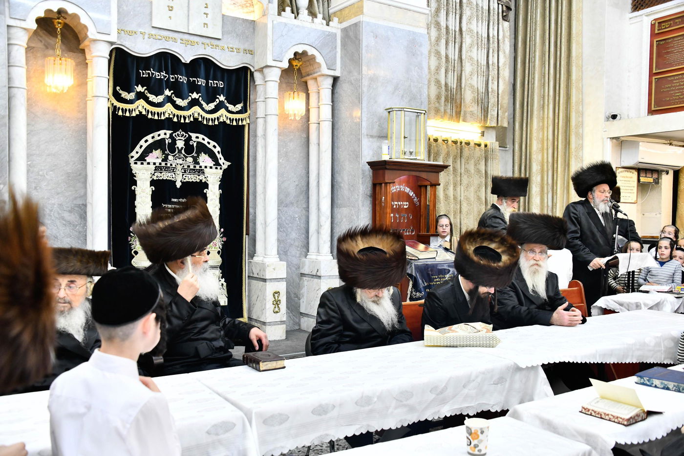 מעמד הכתרת הרה"ג ר' רפאל פרץ דושינסקיא לדומ"ץ החסידות בב"ב