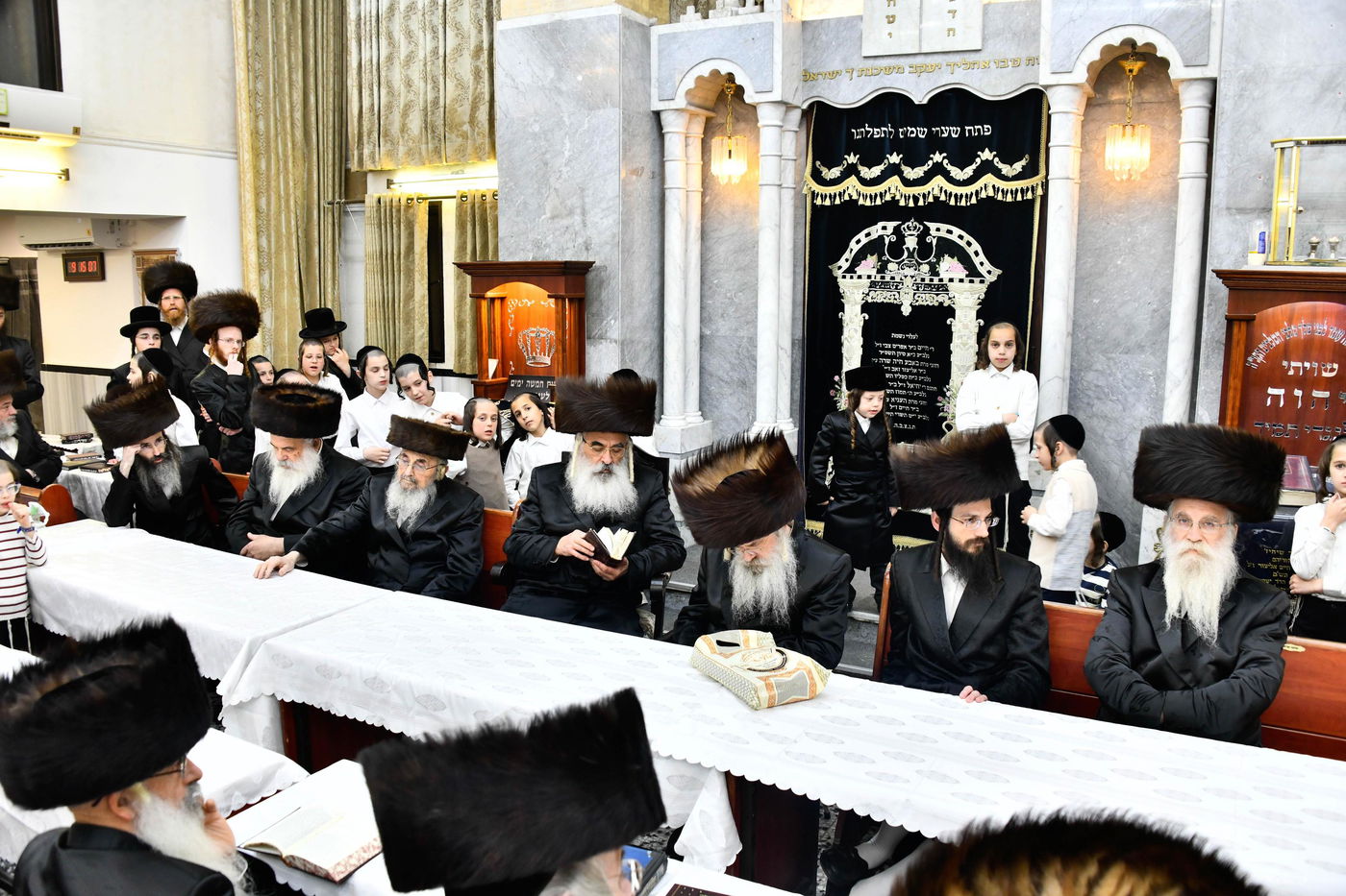 מעמד הכתרת הרה"ג ר' רפאל פרץ דושינסקיא לדומ"ץ החסידות בב"ב