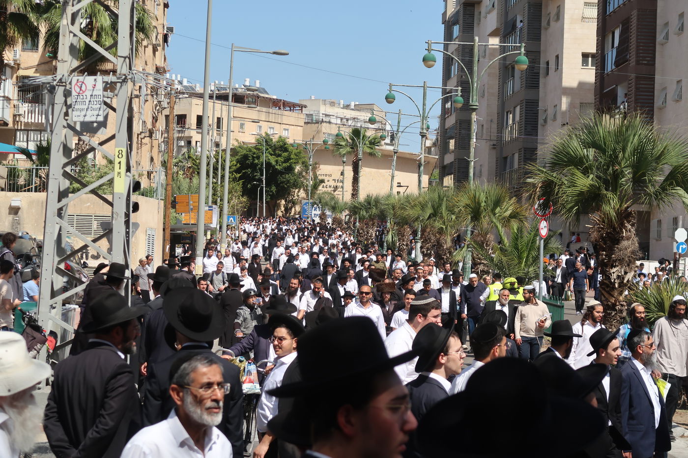 מסע הלוויית הגאון רבי מאיר מאזוז זצ"ל