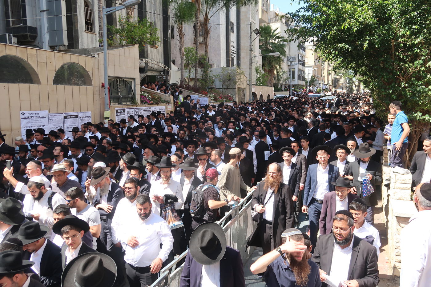 מסע הלוויית הגאון רבי מאיר מאזוז זצ"ל