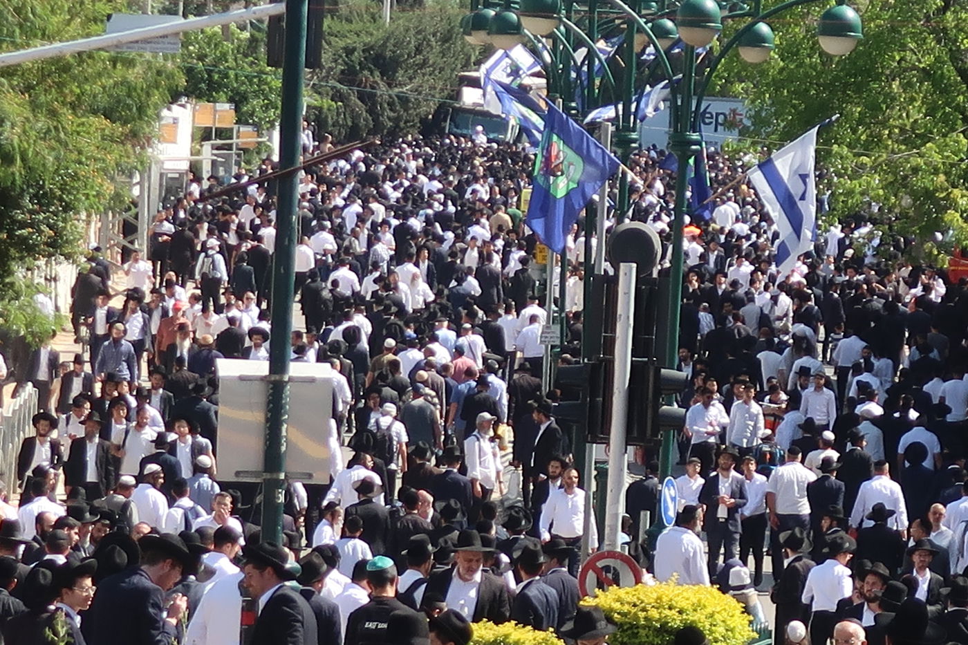 מסע הלוויית הגאון רבי מאיר מאזוז זצ"ל