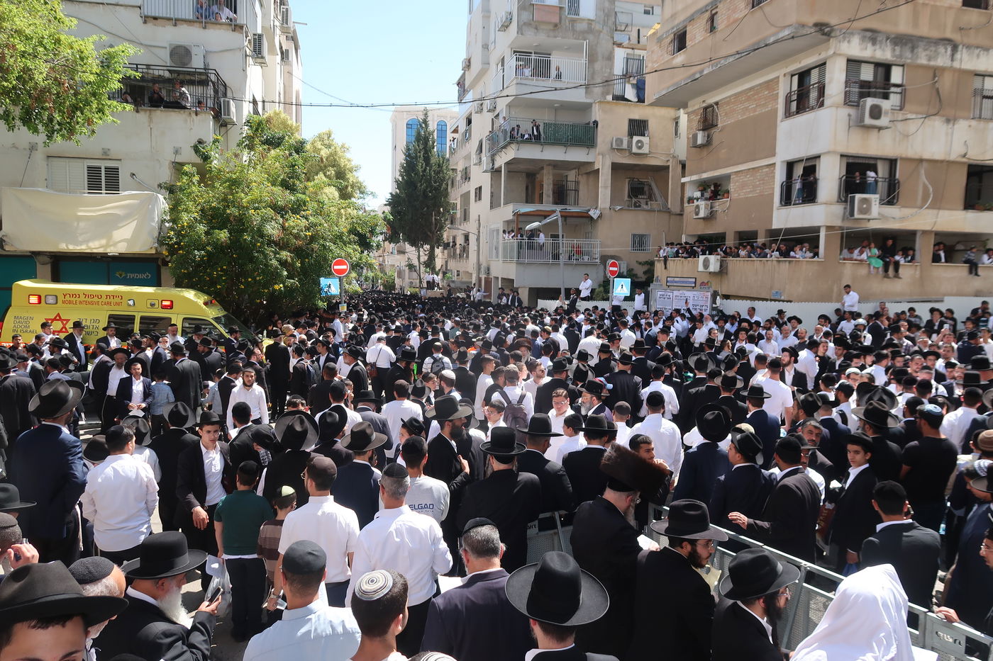 מסע הלוויית הגאון רבי מאיר מאזוז זצ"ל